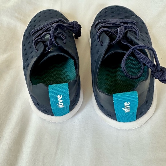 Native Lightweight Sneakers - Picture 3 of 5